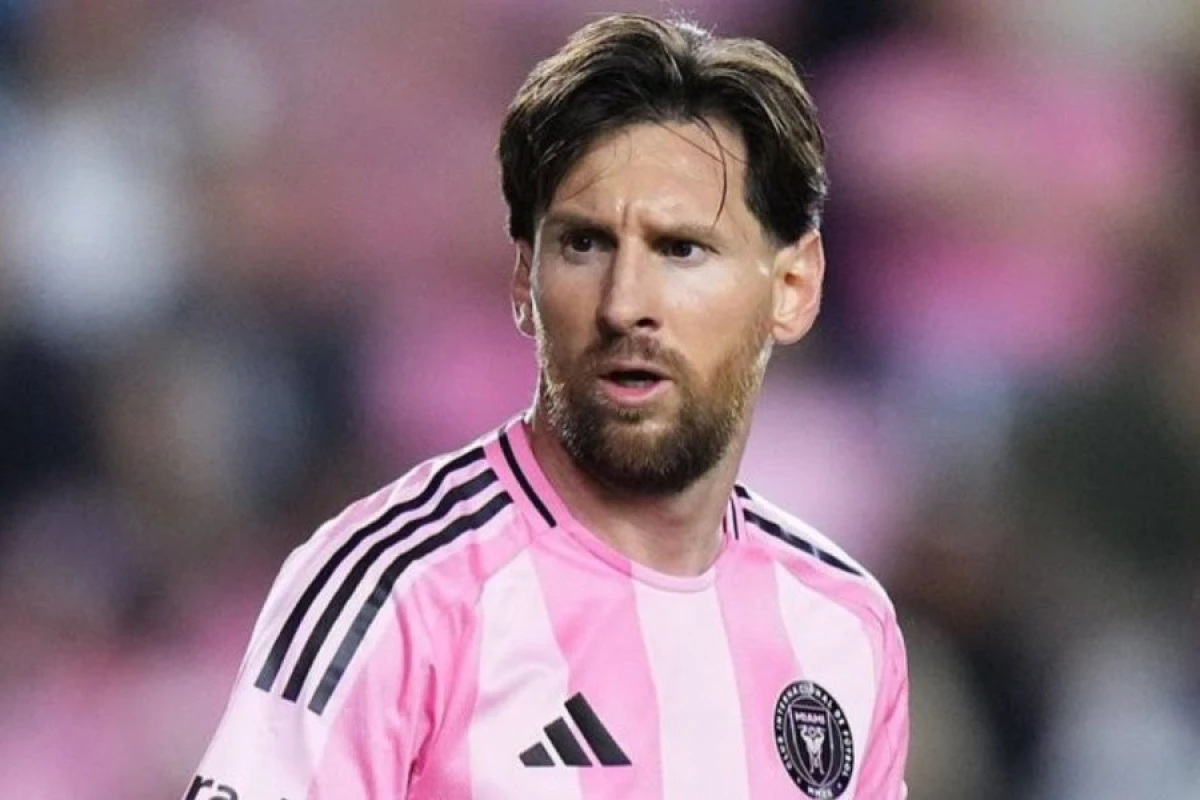 Messi rəqib futbolçudan [[üzr istədi]]