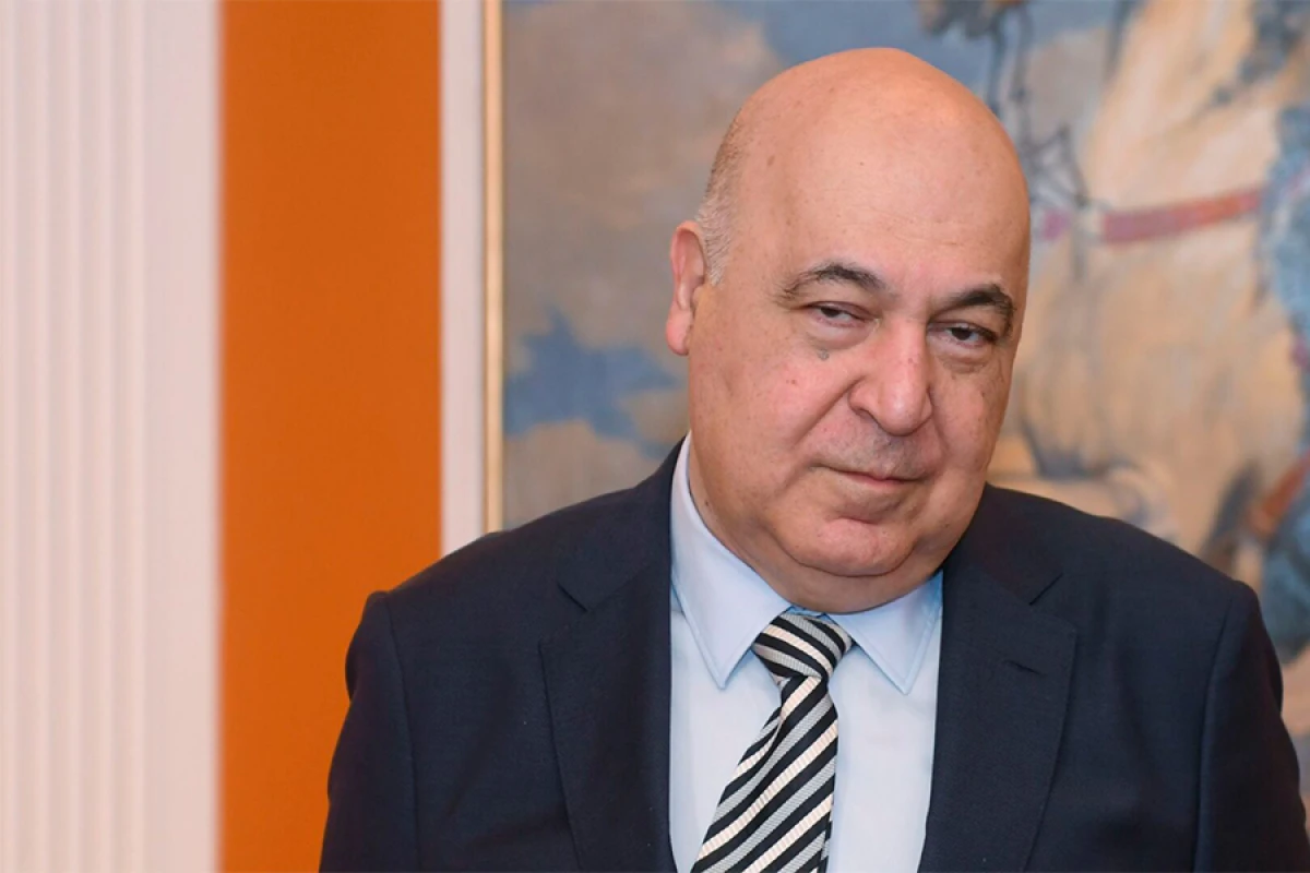 [[Çingiz Abdullayev:]] “Elçin Əfəndiyev mənim üçün nümunə olub”