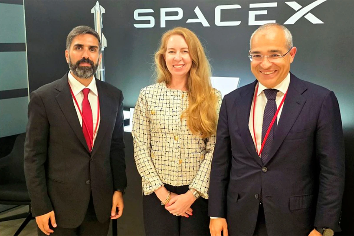 "SpaceX"lə [[əməkdaşlıq perspektivləri]] müzakirə edildi