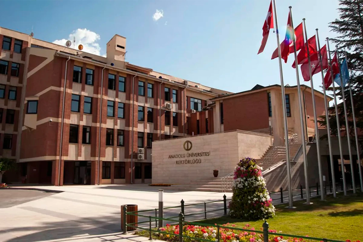 Türk dünyasının qlobal universiteti [[Azərbaycan məzunlarını]] yola salır