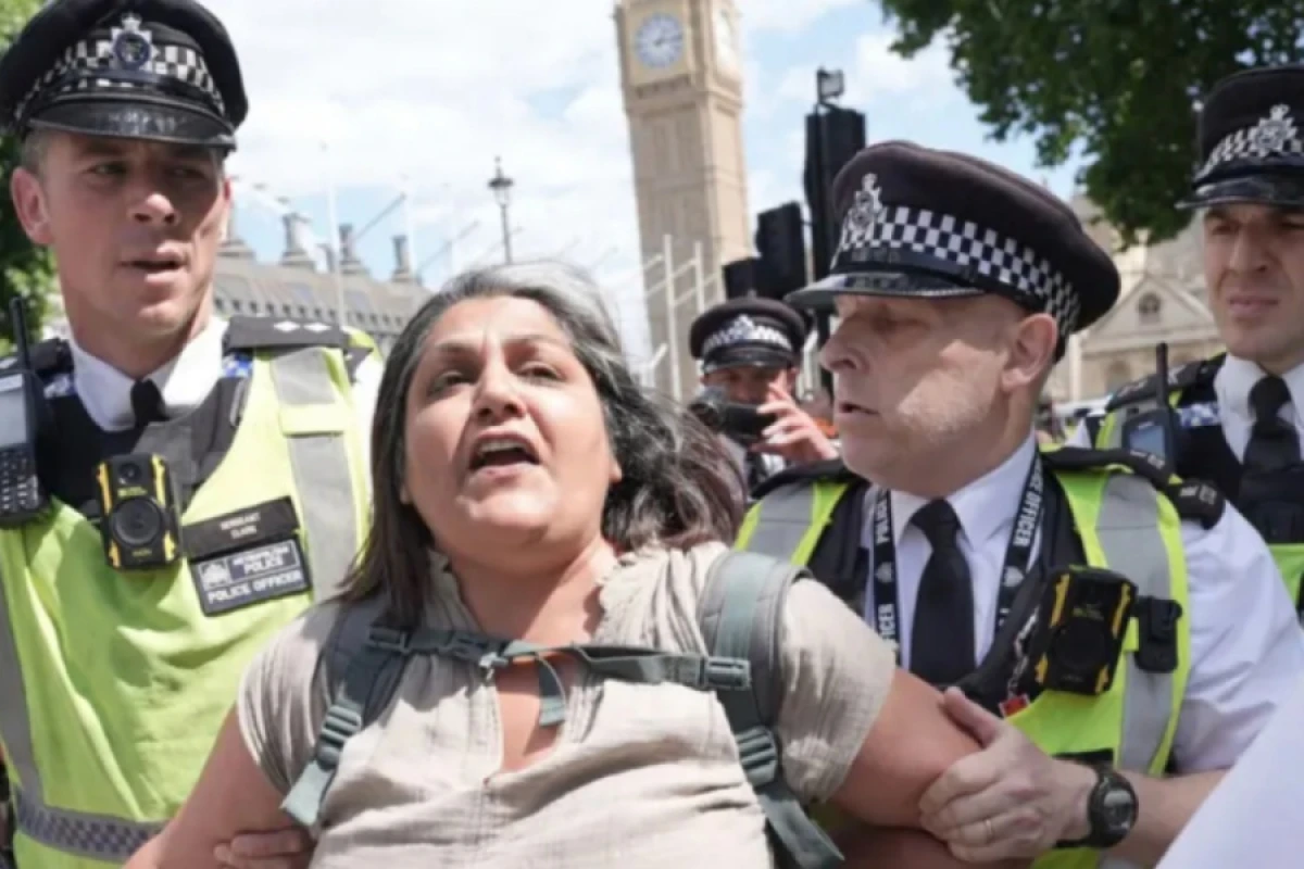Londonda etirazlar [[- 50-dən çox şəxs saxlanıldı]]