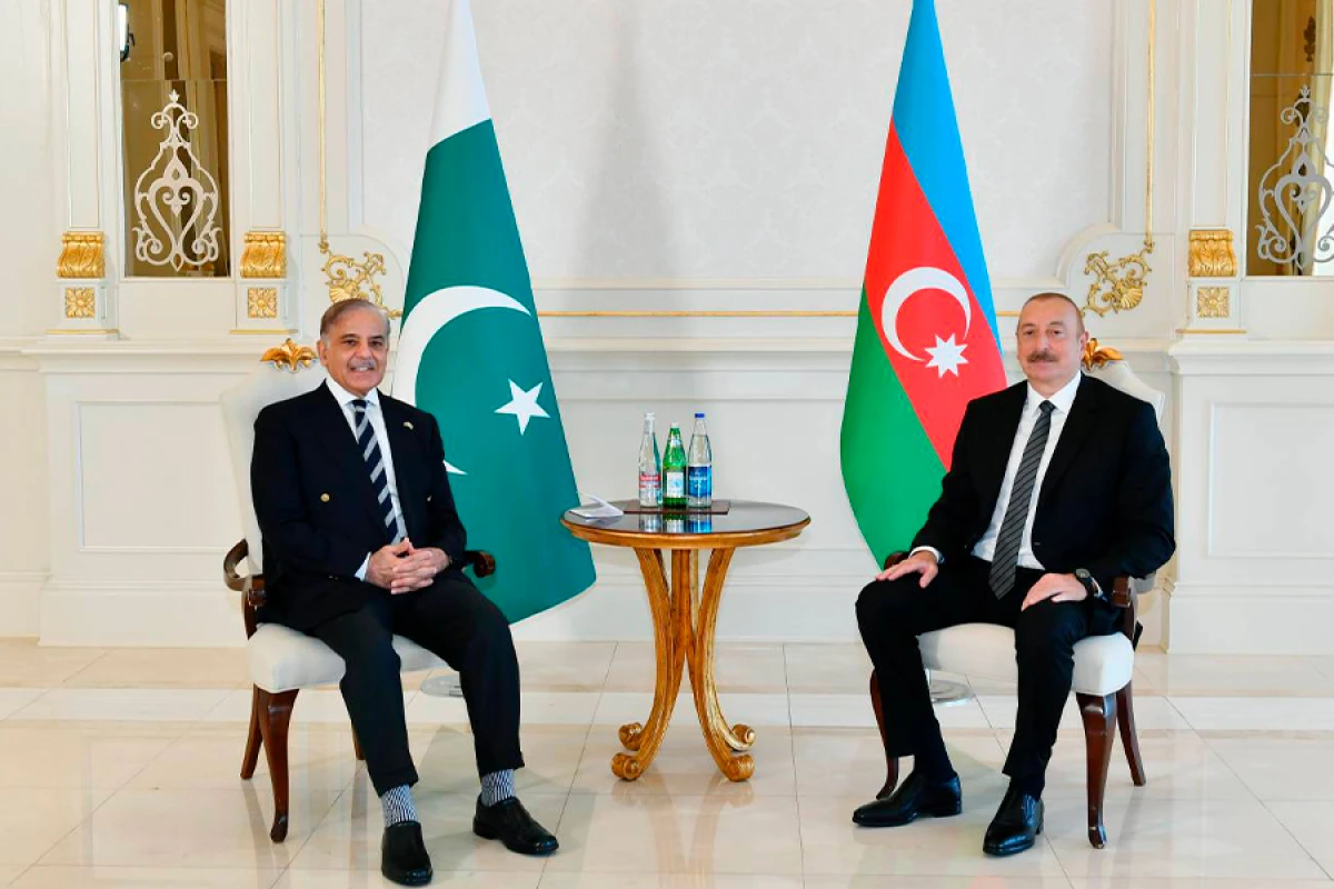 [[Prezident İlham Əliyev]] Şahbaz Şərifə zəng etdi