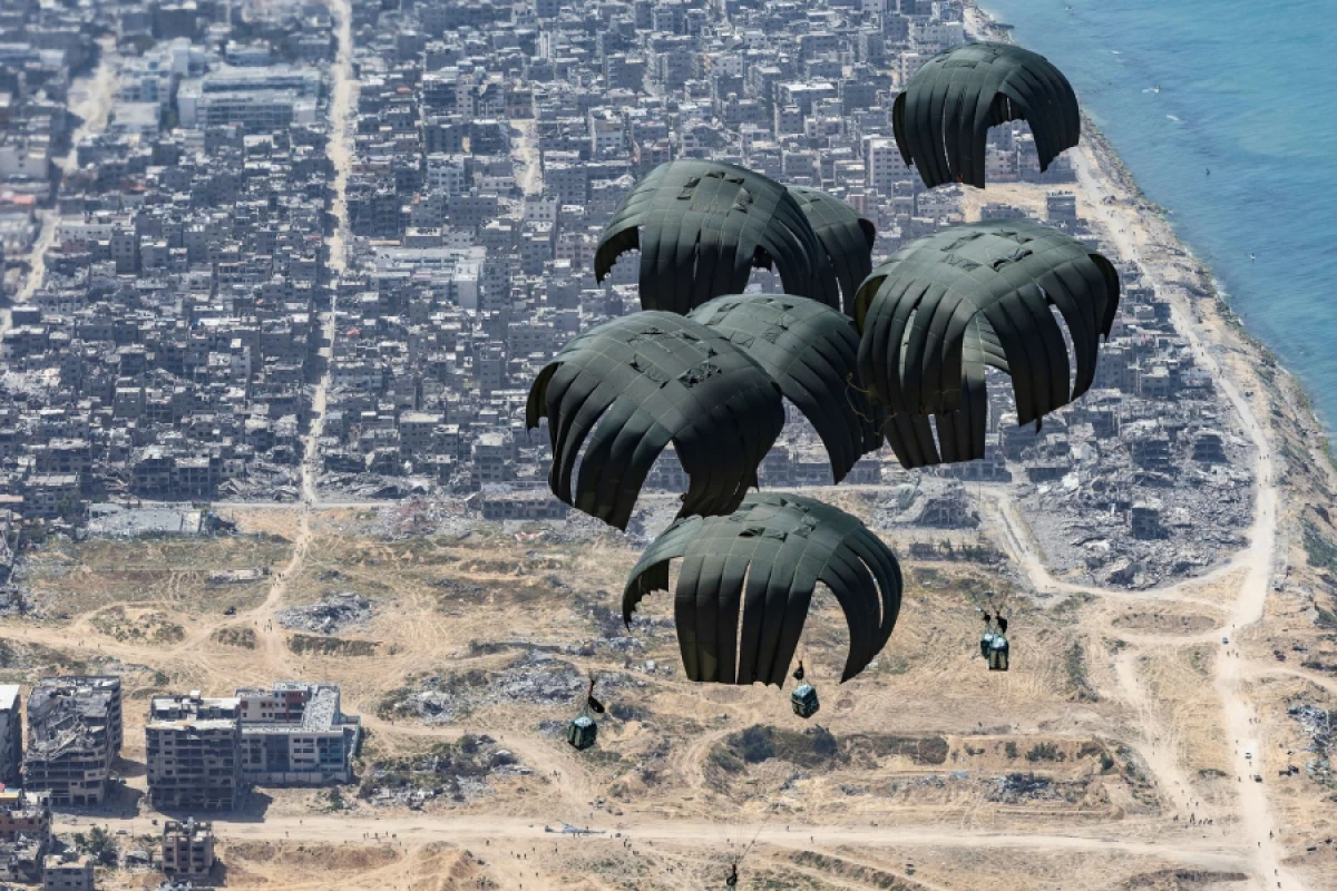 Qəzzaya hava yolu ilə [[humanitar yardım çatdırıldı]]