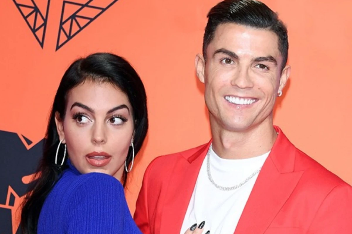 [[Ronaldo]] evlilik təklifi etdi