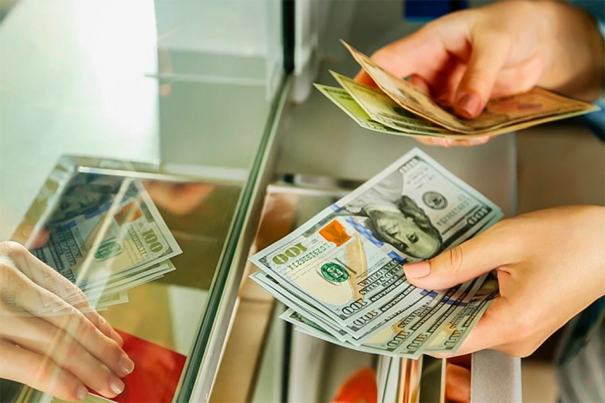 Bankların [[valyuta mübadiləsi üzrə gəlir marjası]] 4% azaldı