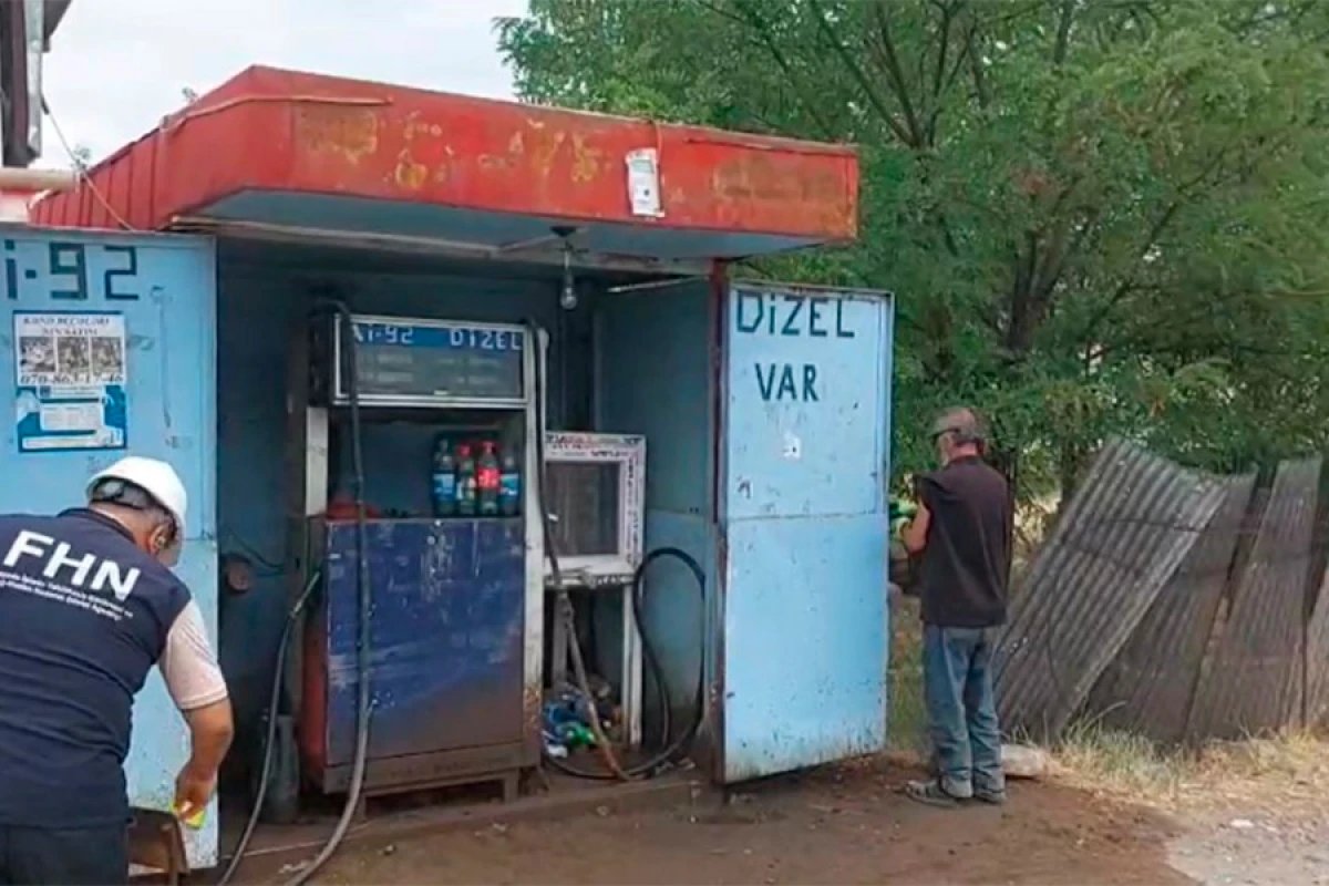 Fəaliyyətini [[qanunsuz bərpa edən yanacaqdoldurma məntəqələrinin]] istismarı yenidən dayandırıldı