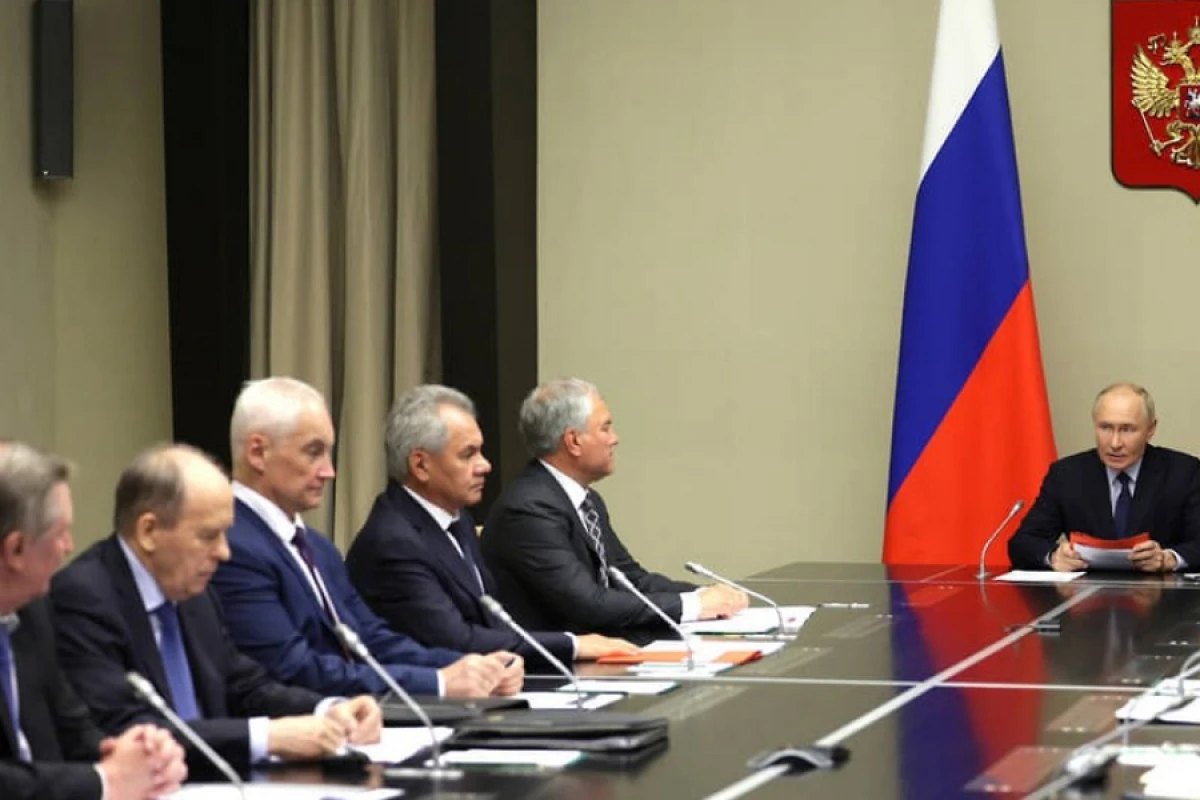 [[Putin Trampla]] Alyaskadakı sammitdən sonra iclas keçirdi