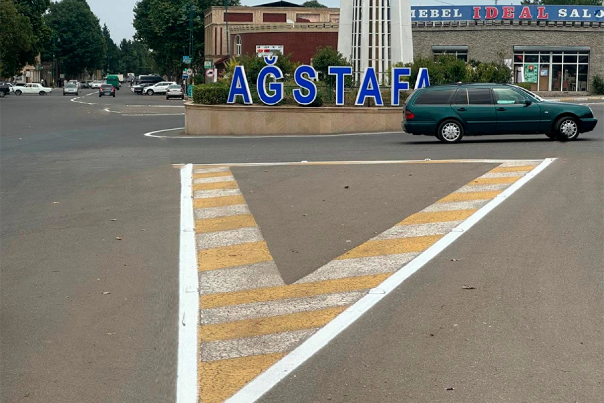 Ağstafa şəhərində [[yol nişanlanma işləri]] aparılır