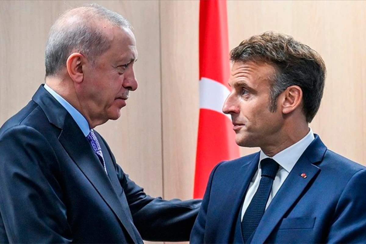 Ərdoğan Makronla [[regional və qlobal məsələləri]] müzakirə etdi