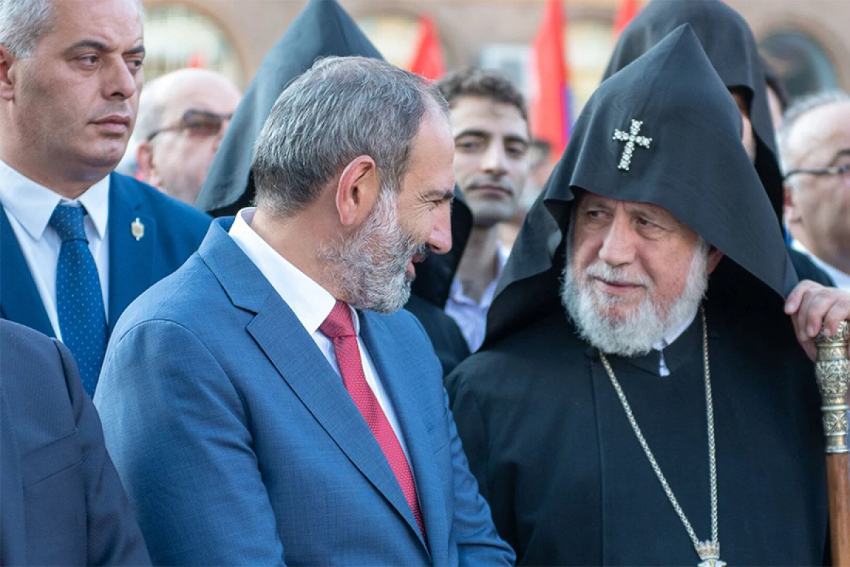 Məqsədi bəlli olmayan Erməni kilsəsi: [[Təxribat yuvası yenə ayağa qalxdı – Politoloq]]