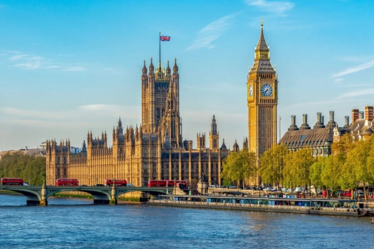 Britaniyalıların 80 faizi ölkənin vəziyyətini [[acınacaqlı]] hesab edir