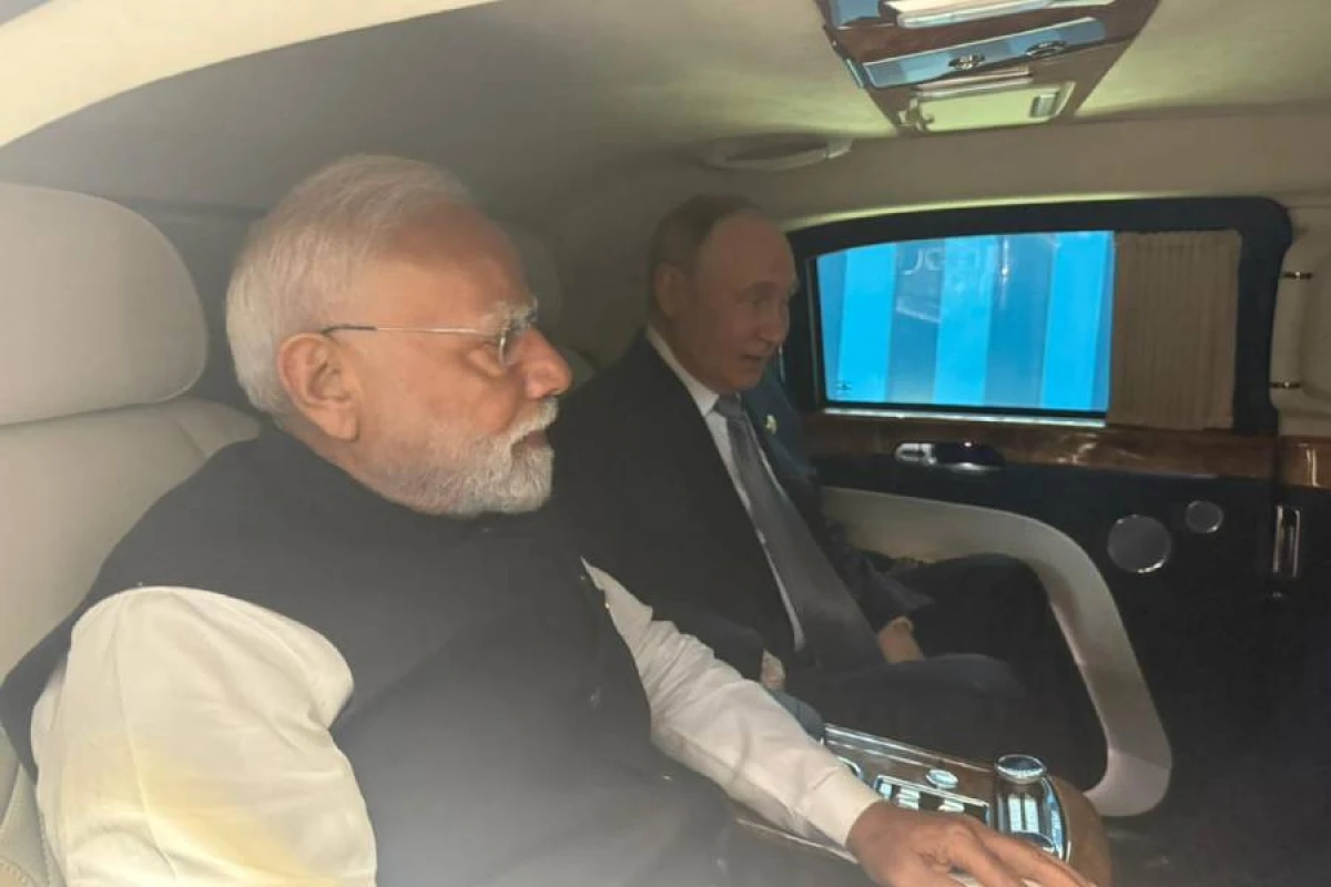 Modi Putinlə şəklini paylaşdı