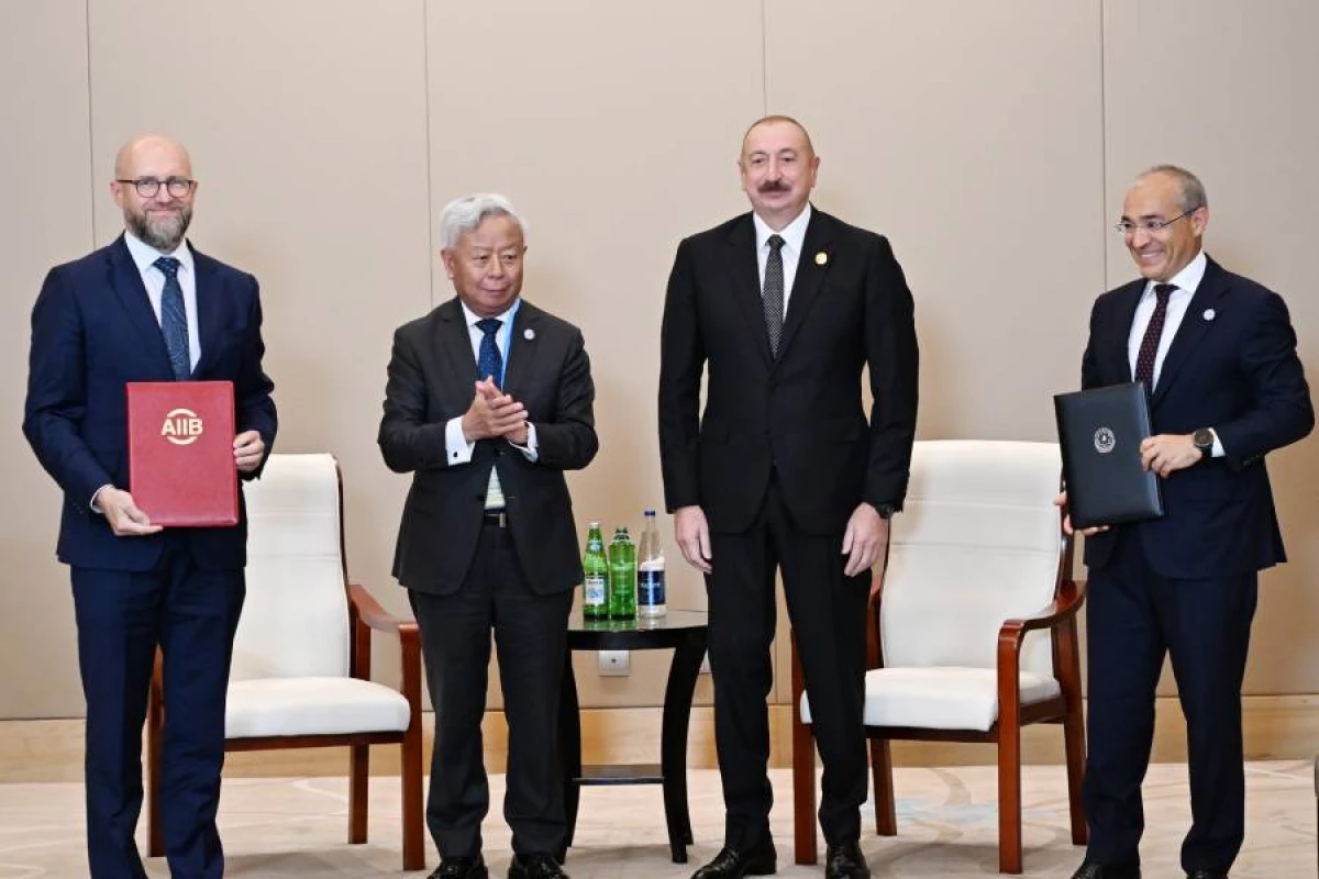 Azərbaycan və AİİB imzaladıqları [[birgə bəyannaməni mübadilə etdi]]
