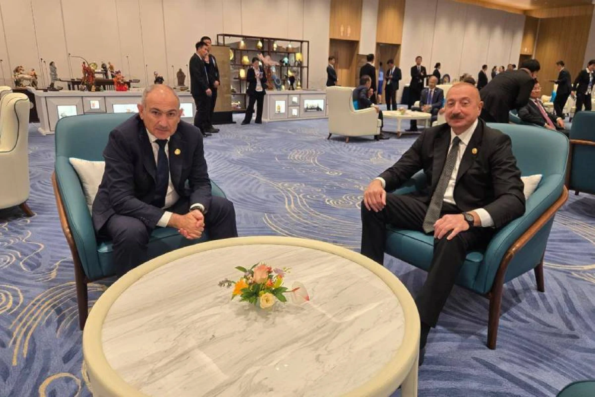 [[Prezident İlham Əliyevin]] Ermənistanın Baş naziri Nikol Paşinyan ilə görüşü oldu