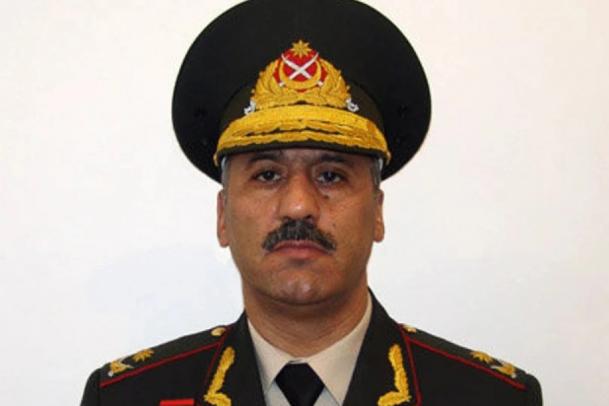 [[Komandan:]] Nazirin hərbi rütbəni bir pillə aşağı salmaq səlahiyyəti olmalıdır