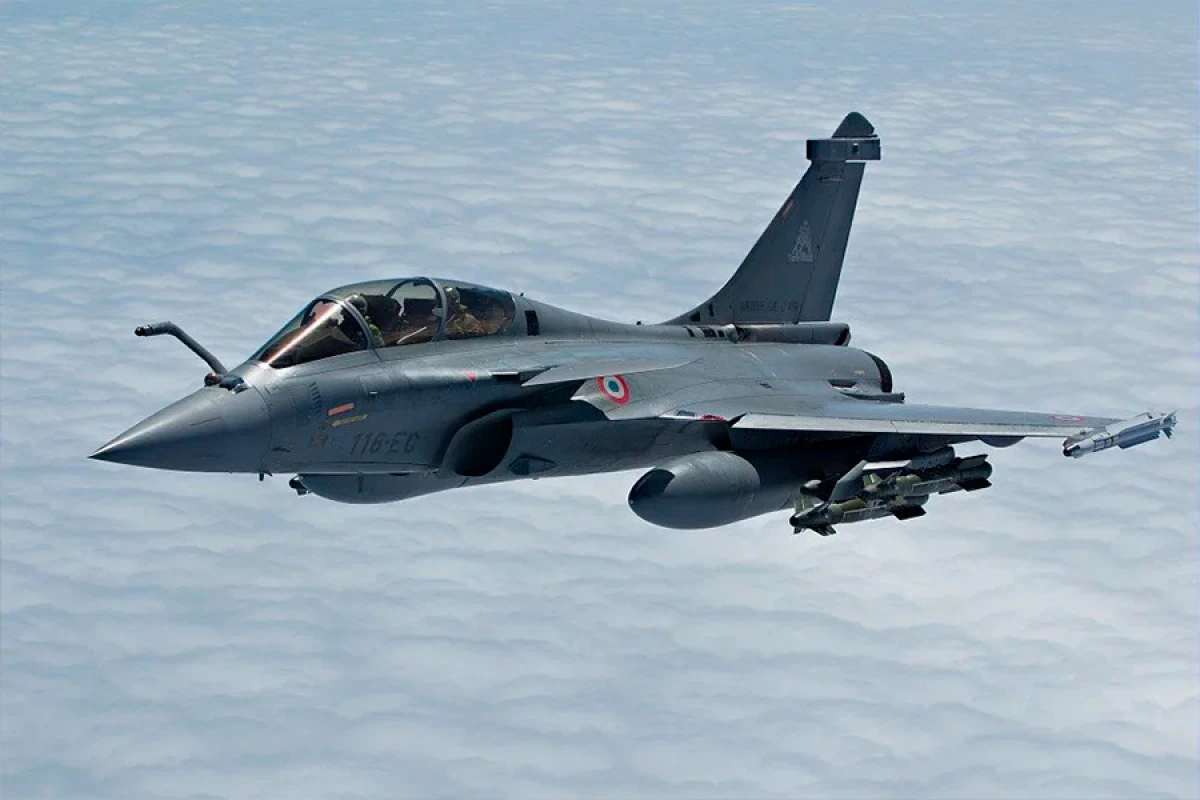 [[Fransa Polşaya]] üç "Rafale" qırıcı təyyarəsi göndərəcək