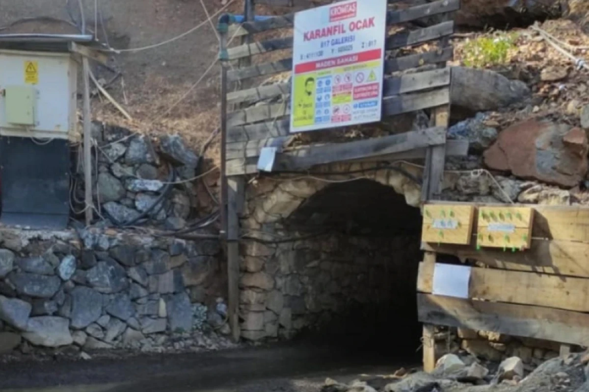 [[Türkiyədə mədən çökdü -]] Torpaq altında qalanlar var