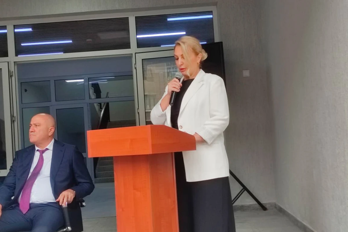 [[Direktor:]] “Onlardan istəyim də şagirdlərə yaxşı dərs vermələridir”