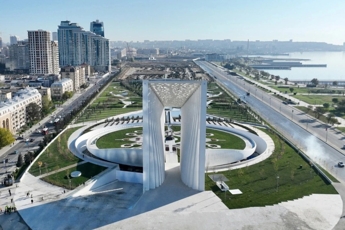 [[Dövlət və hökumət rəsmiləri]] Zəfər parkını ziyarət etdi
