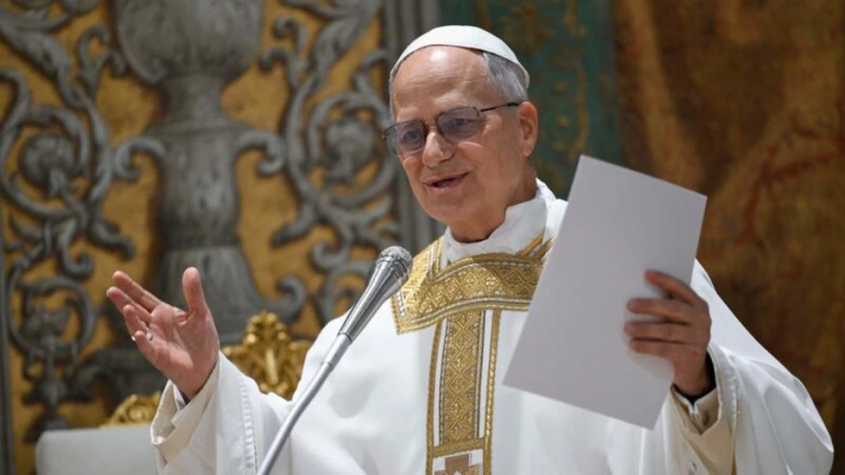 Papa XIV Leo [[yeni şəxsi katib təyin etdi]]