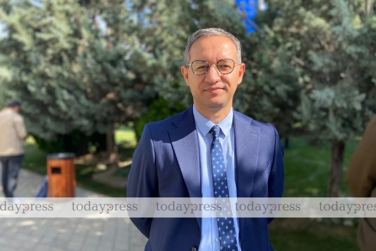 [[Sərginin fəxri yazarı:]] “Hər şey yüksək səviyyədədir”