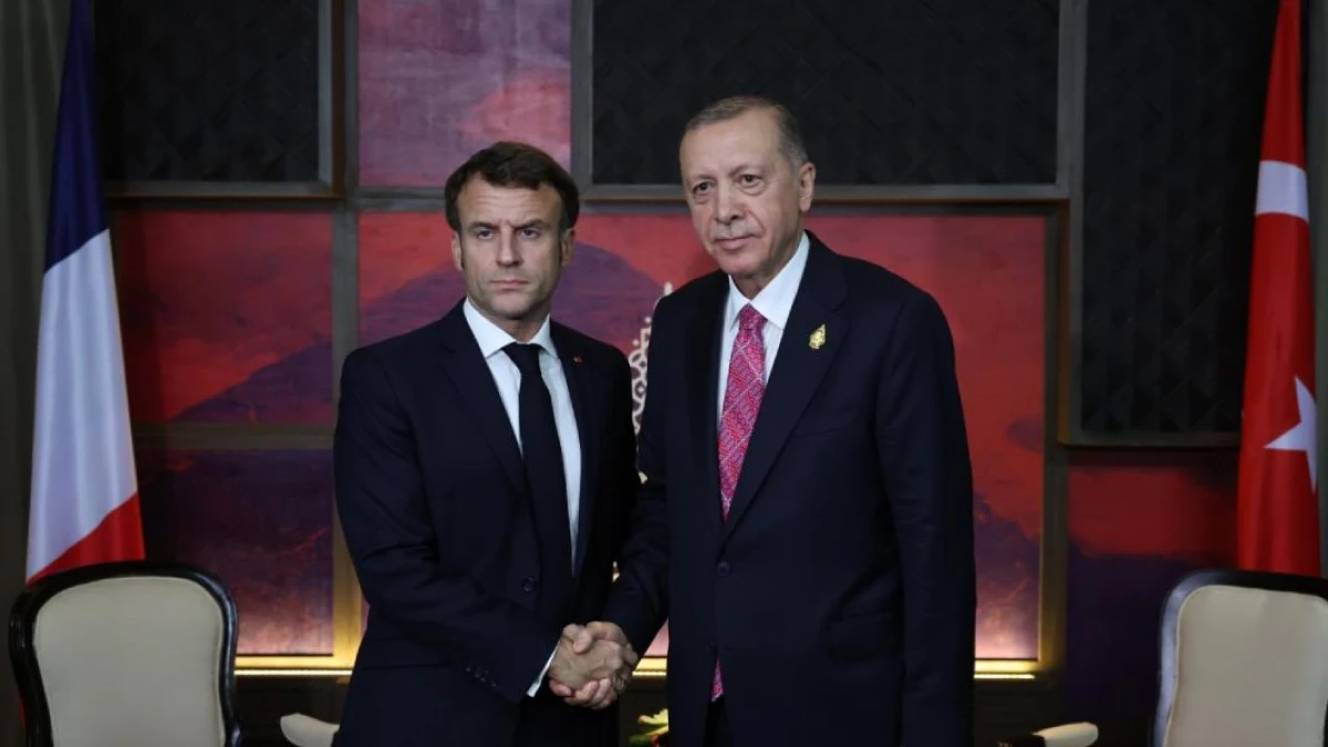 [[Ərdoğan Makronla]] görüşdü