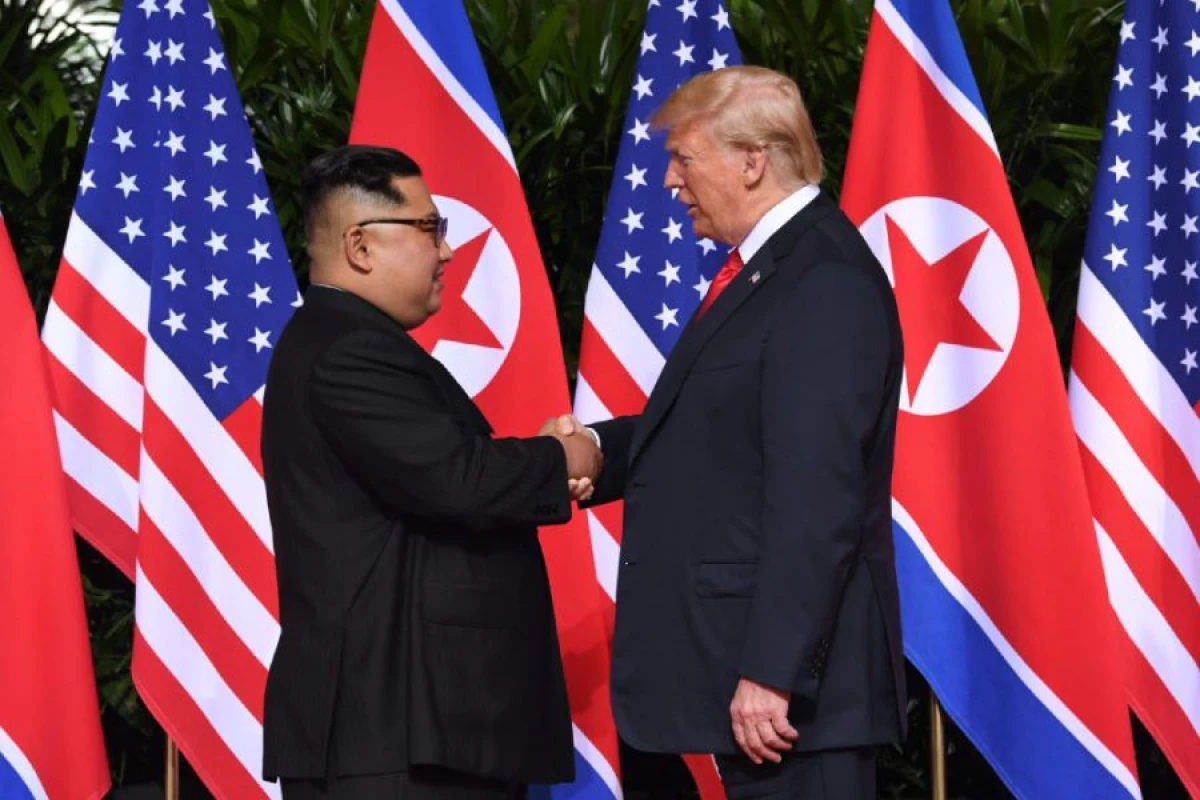 Tramp Kim Çen Inla [[görüşə bilər]]