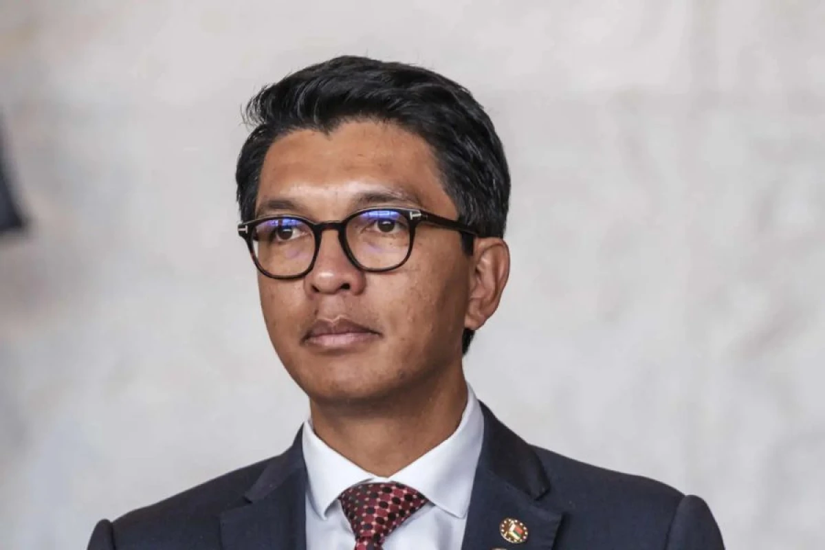 [[Madaqaskar parlamenti]] Prezident Rajoelinanın istefasına səs verdi