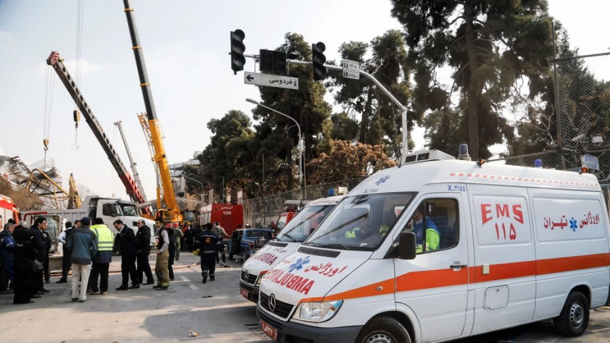 [[İranda emalatxananın tavanı çökdü:]] ölən və yaralılar var