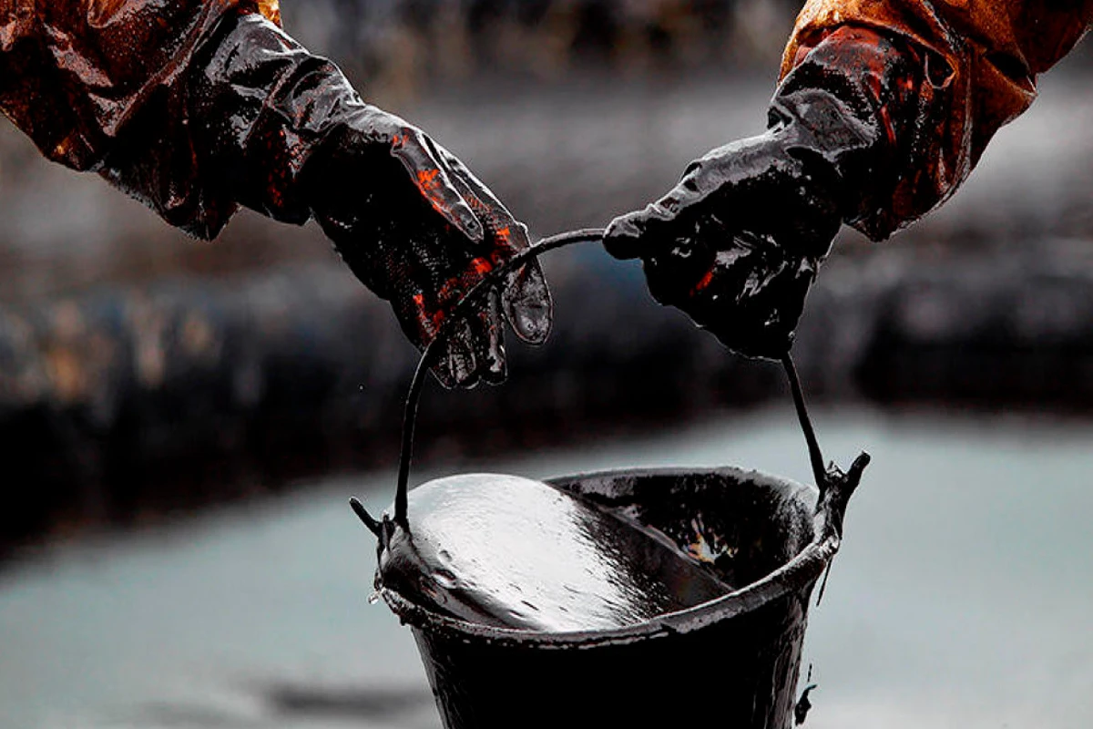 Dünya bazarlarında [[neftin qiyməti azaldı]]