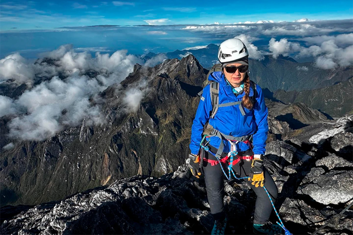 Azərbaycanlı alpinist zirvəni [[fəth etdi]]