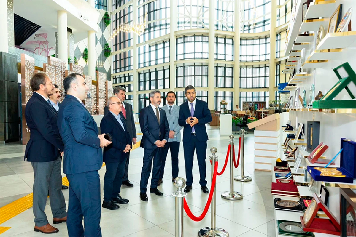 Türkiyəli nazir müavini [["ASAN xidmət"də]]