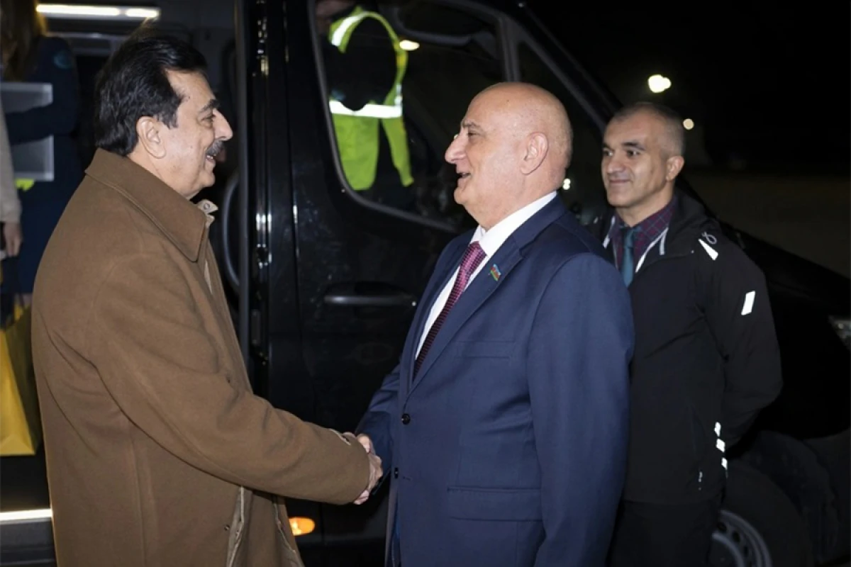 Pakistan Senatının sədri [[Azərbaycana]] gəldi