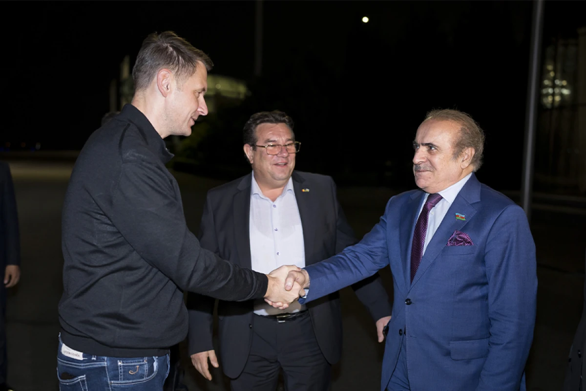 Rumıniya Senatının sədri [[Azərbaycana]] gəldi