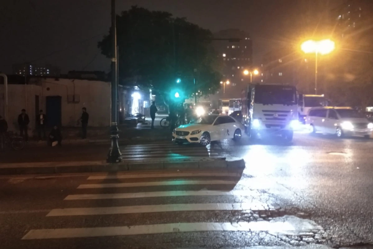 [[Şərifzadə küçəsində güclü sıxlıq:]] Qəza nəqliyyatı iflic etdi - [[FOTO/VİDEO]]