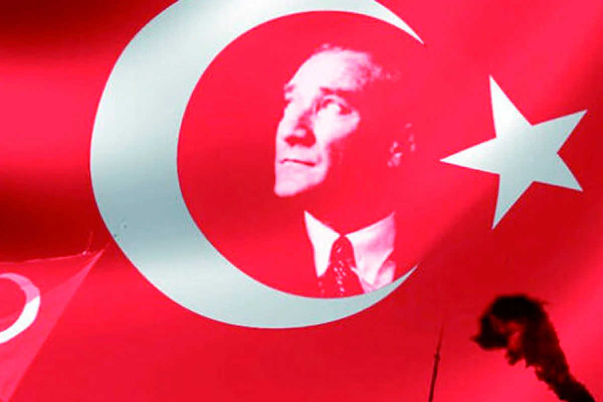 Türkiyə Cümhuriyyəti [[102 yaşını]] qeyd edir