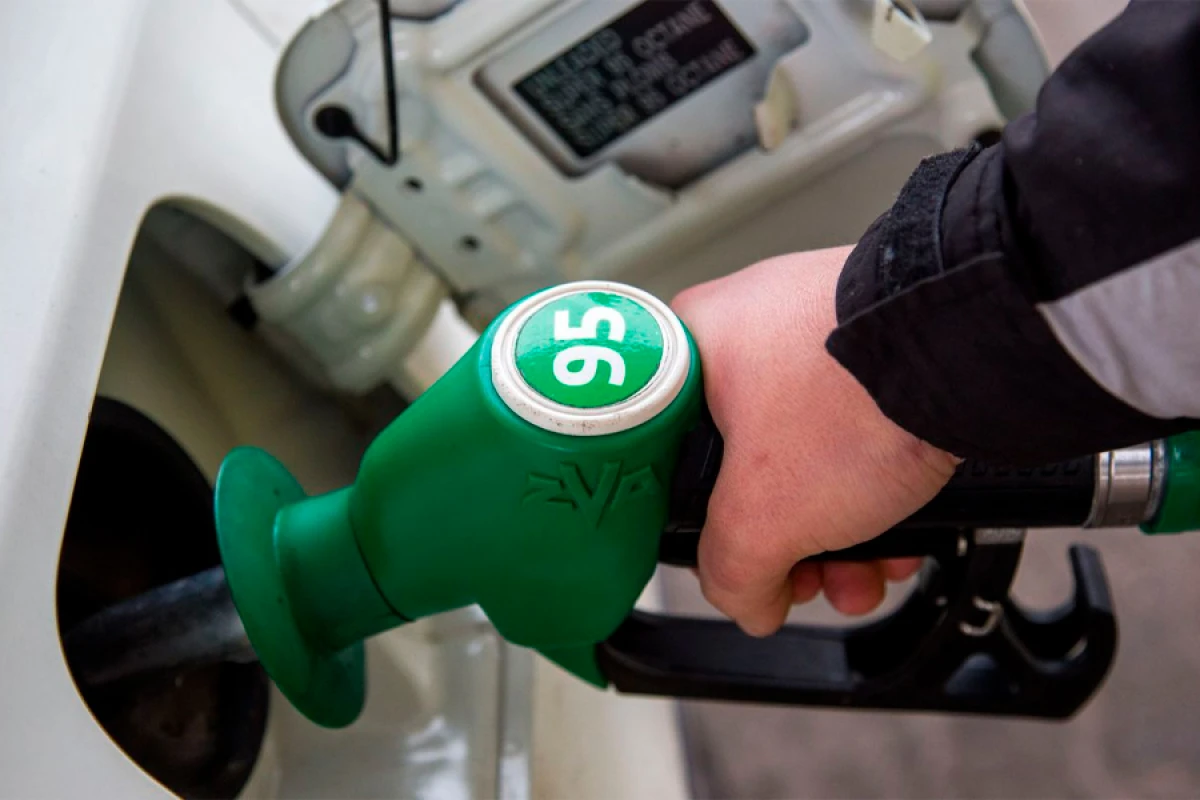 Aİ-95 markalı benzinin istehsalı azaldı: [[Səbəblər nədir?]]