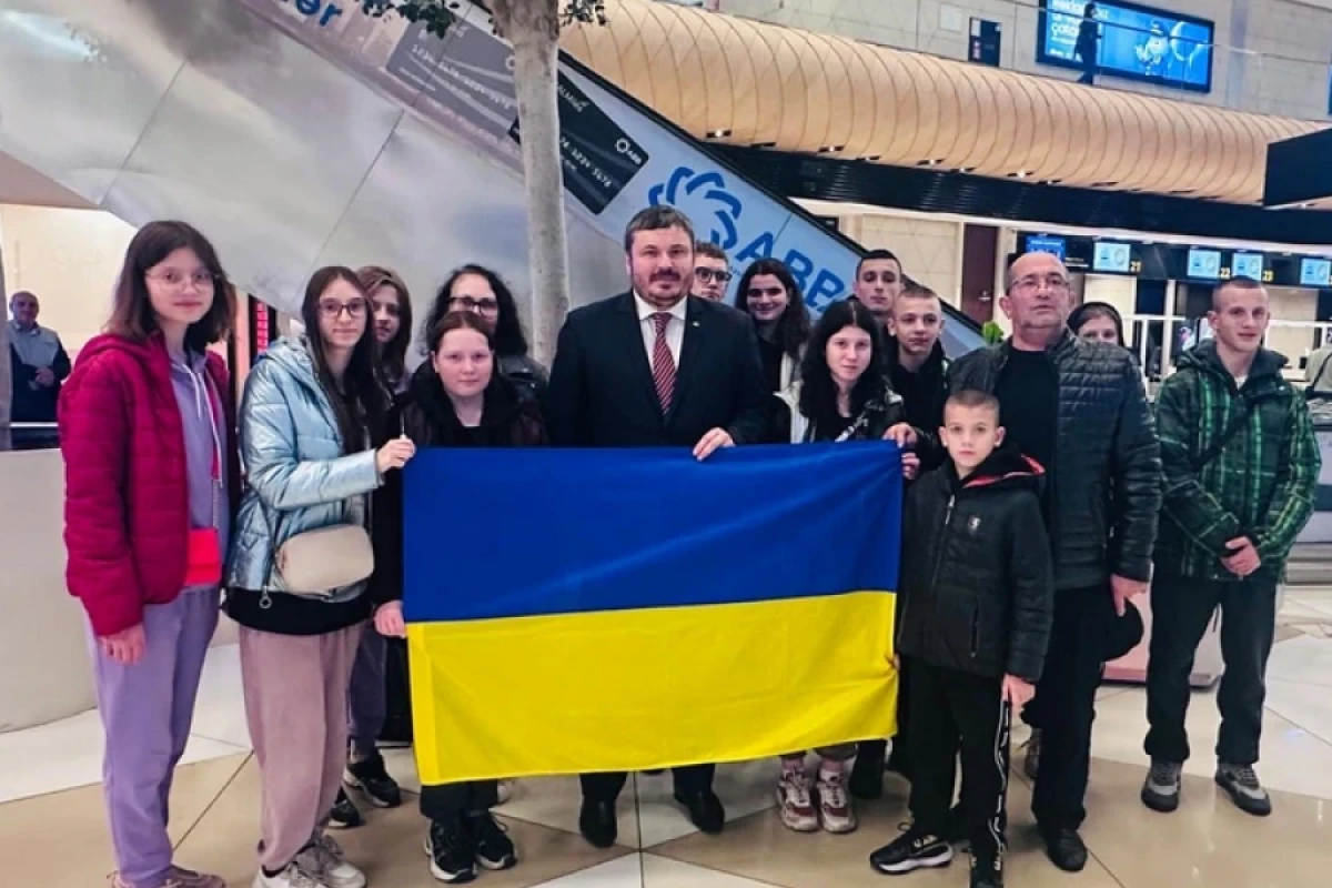 Ukraynadan [[12 uşaq Azərbaycana]] gətirildi