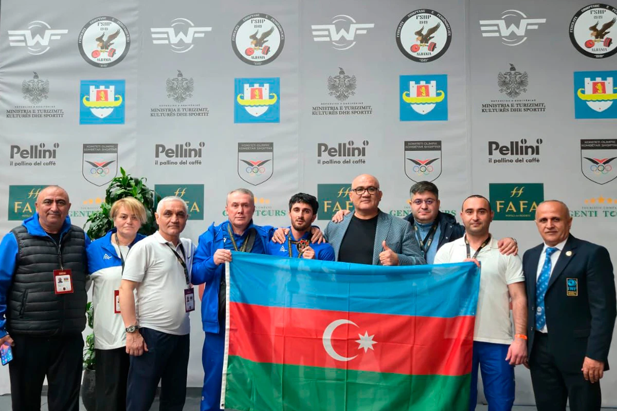 Ağırlıqqaldıranımız Avropa çempionatında [[3 gümüş medal qazandı]]