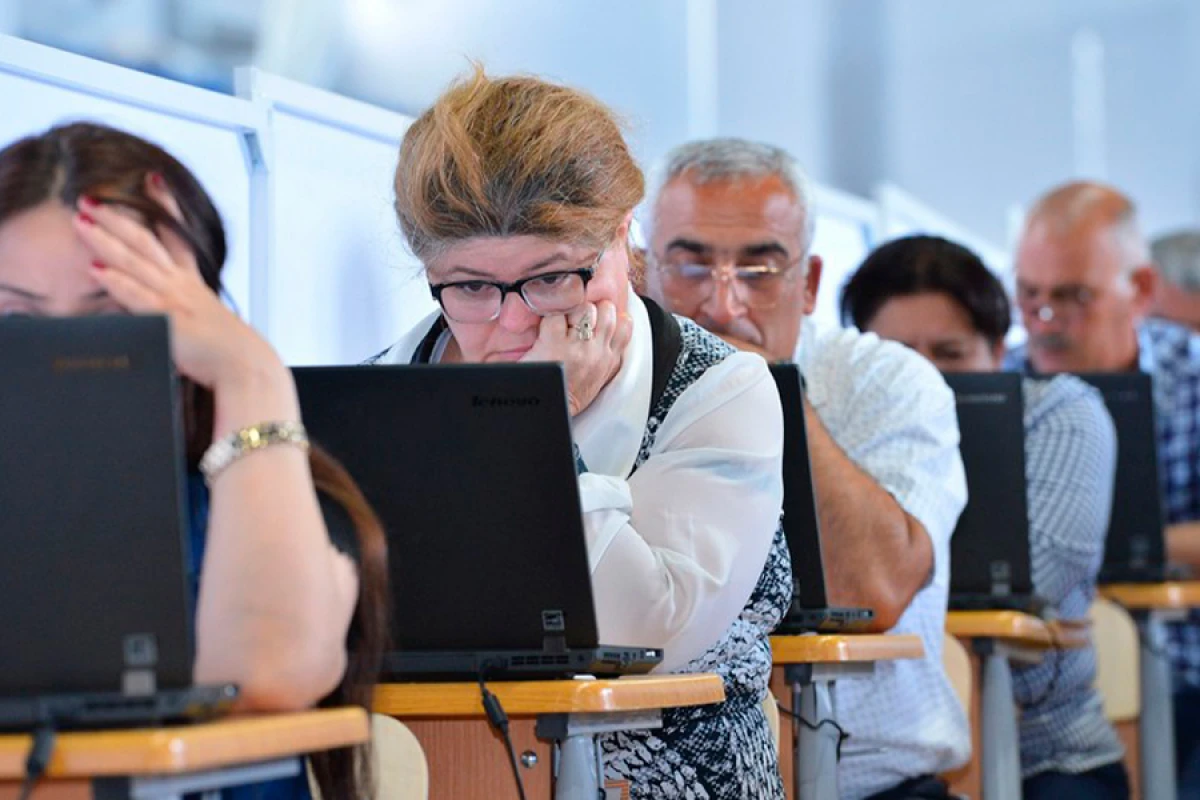 Direktorların işə qəbulu müsabiqəsində [[yeni qaydalar]]