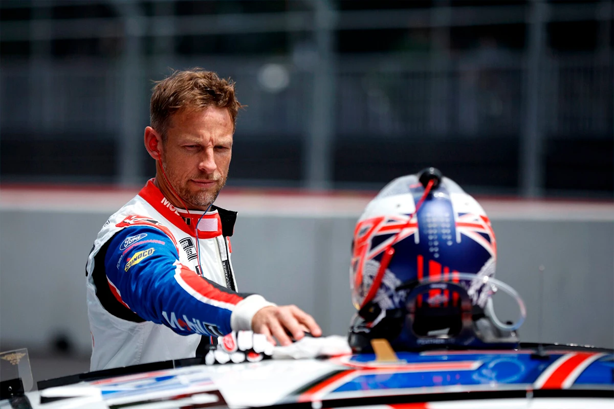 Censon Batton sükanı ailəsi üçün buraxır