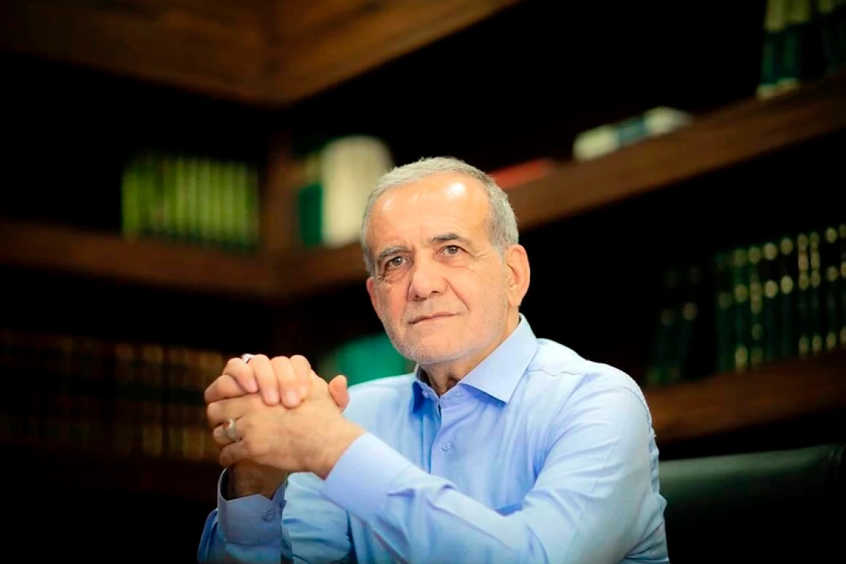 Pezeşkiandan “türk dili” açıqlaması: [[Siyasi gediş, yoxsa sınaq?]]