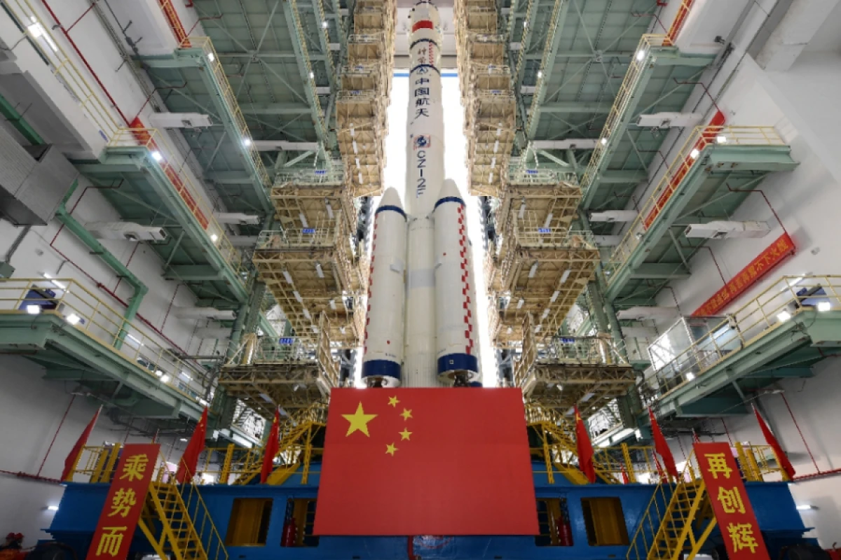 [[Çin yeni astronavt]] qrupunu kosmosa göndərir