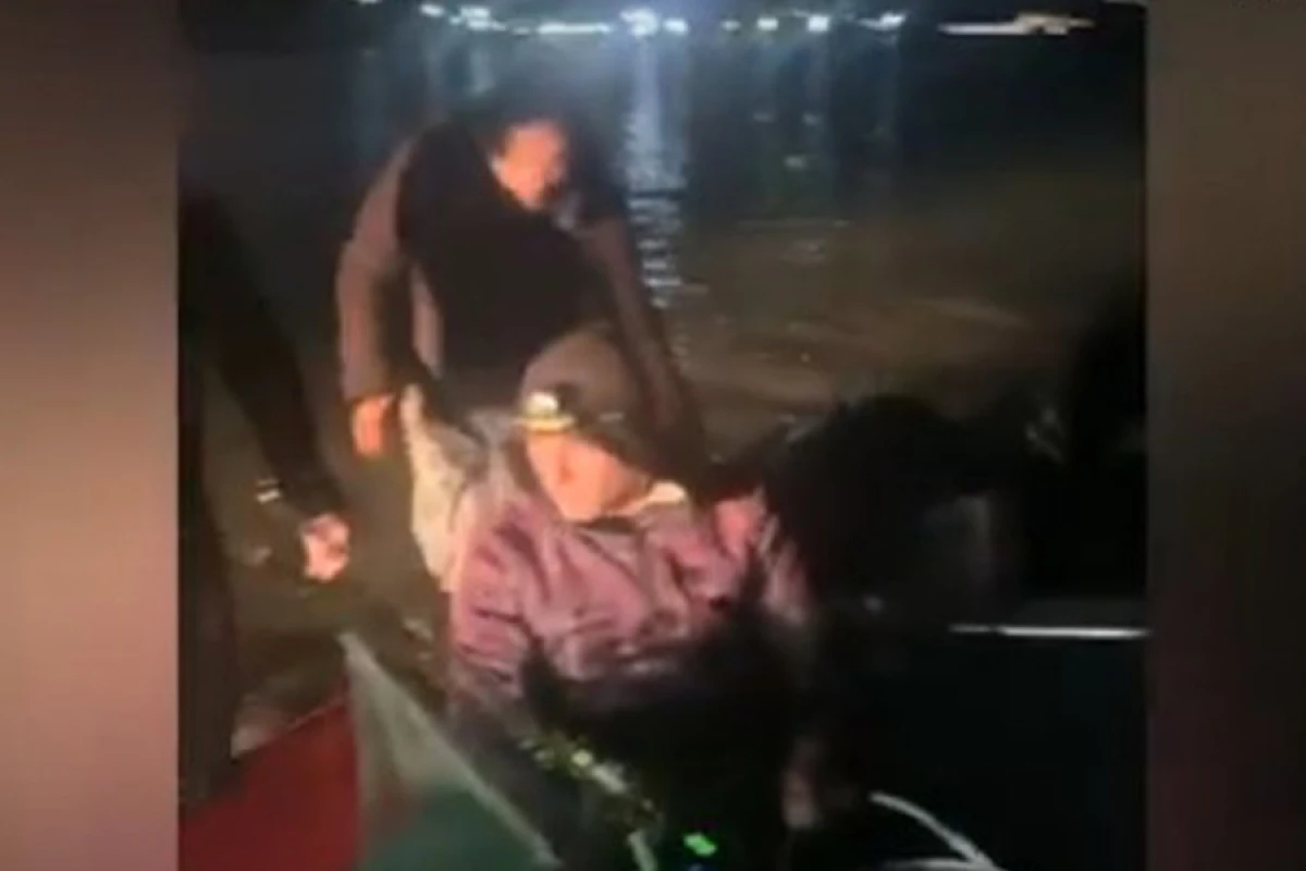 Xəzərdə [[köməksiz qalan]] balıqçılar xilas edildi