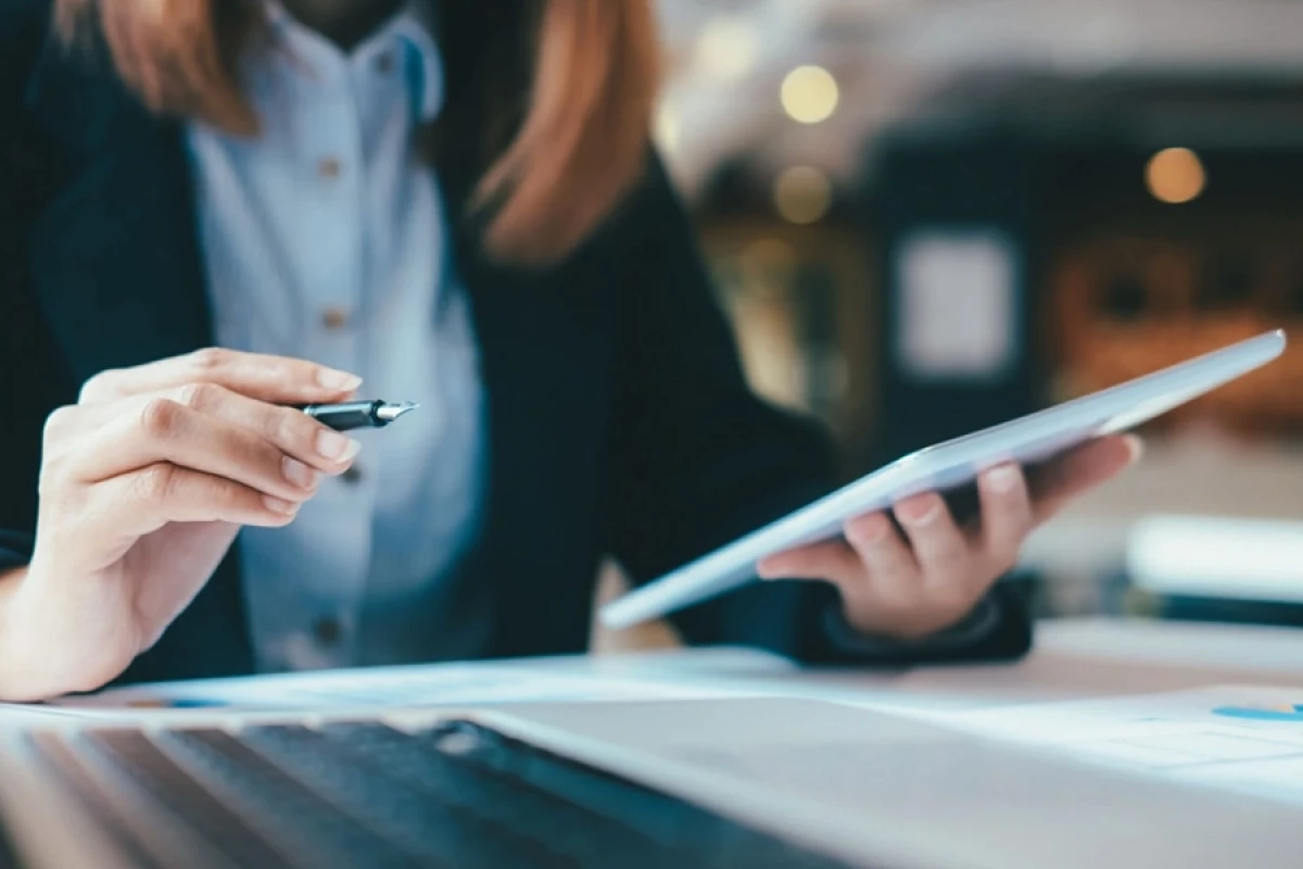 Gürcüstanda dövlət qulluqçularının [[bir neçə yerdə işləməsi]] qadağan olundu