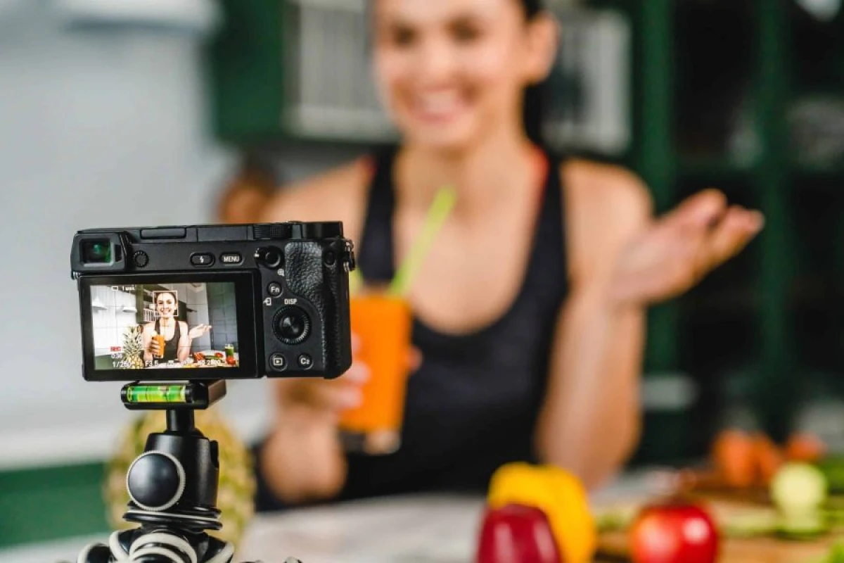 Sosial şəbəkələrdə nəzarətsizlik: [["Artıq informasiya məkanı tam anarxik vəziyyətdədir"]]