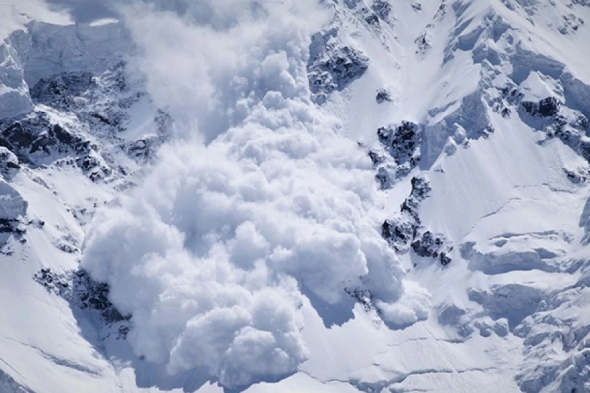 Himalayda qar uçqunu - [[7 nəfər öldü]]