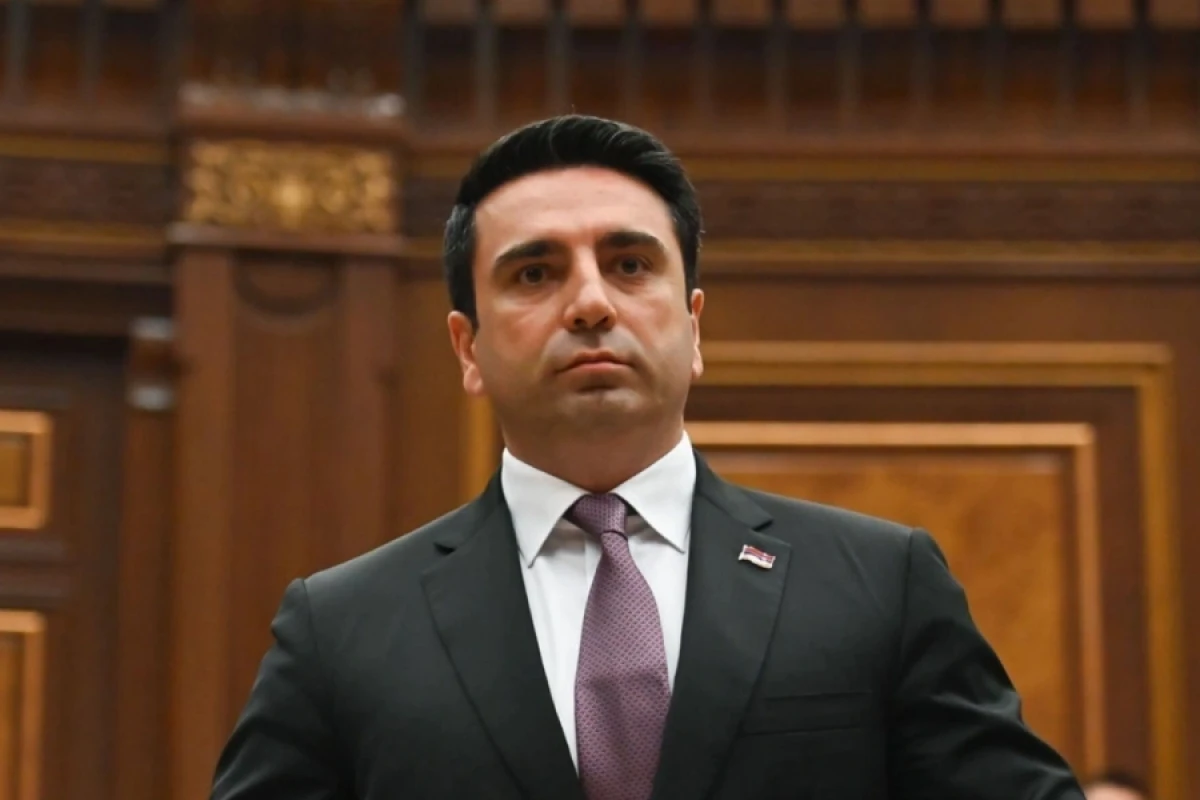 Simonyan seçkilərdə namizədliyini açıqladı