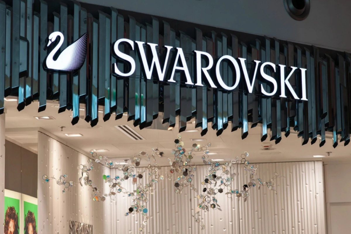 Parisdə [["Swarovski" mağazasında 200 min avro]] dəyərində oğurluq edildi