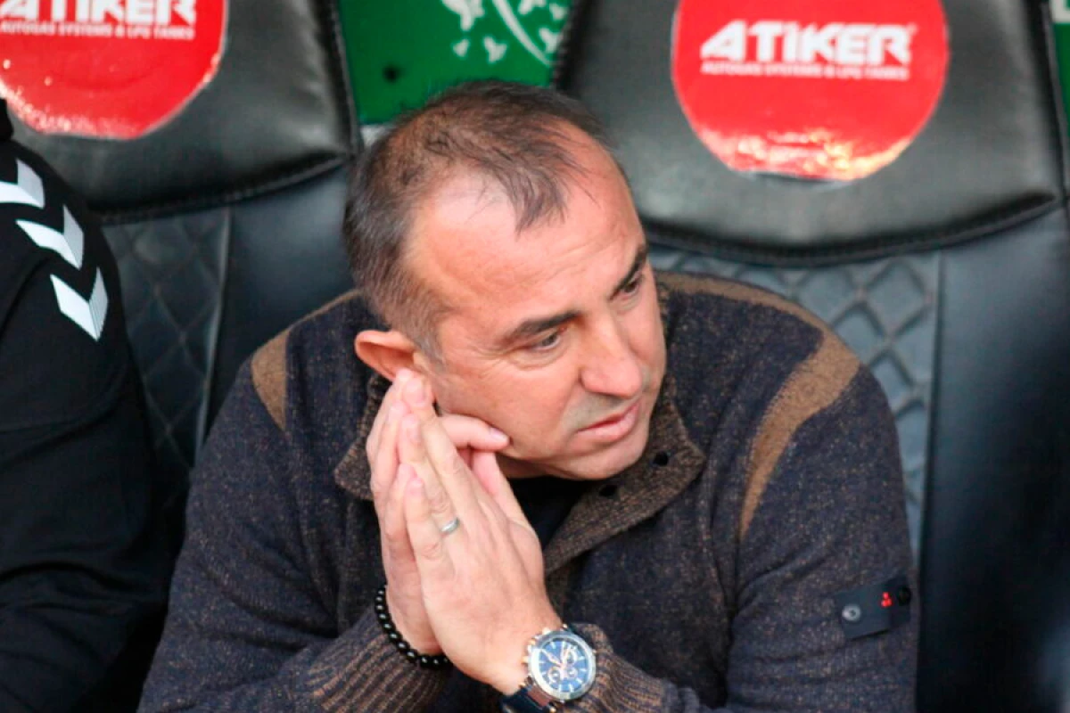 Super Liqa təmsilçisi baş məşqçisi ilə [[vidalaşdı]]